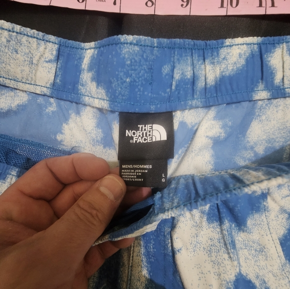 The north face 5" shorts size L - Picture 3 of 6